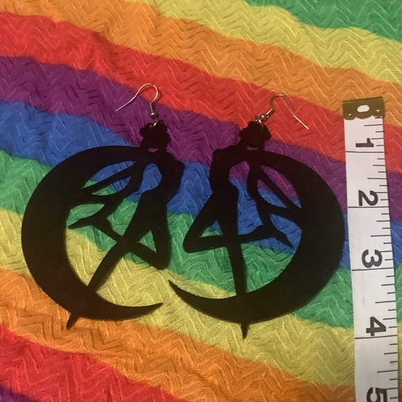 Sailor moon black drop earrings - Picture 6 of 6